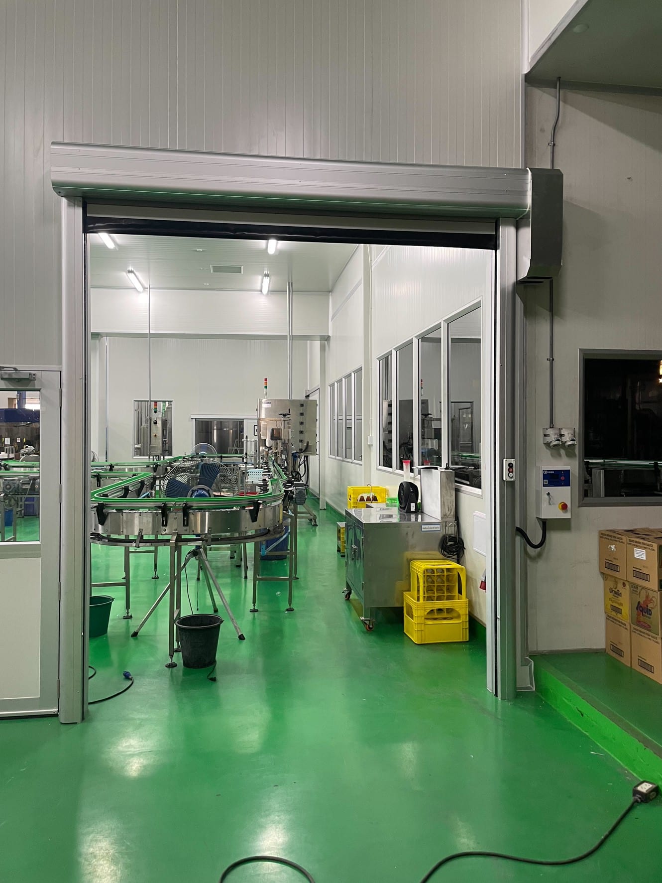 ภาพผลงานติดตั้งประตูไฮสปีด รุ่น Standard สำหรับโรงงานอุตสาหกรรม ที่สมุทรสาคร โดย OZ DOOR (3)