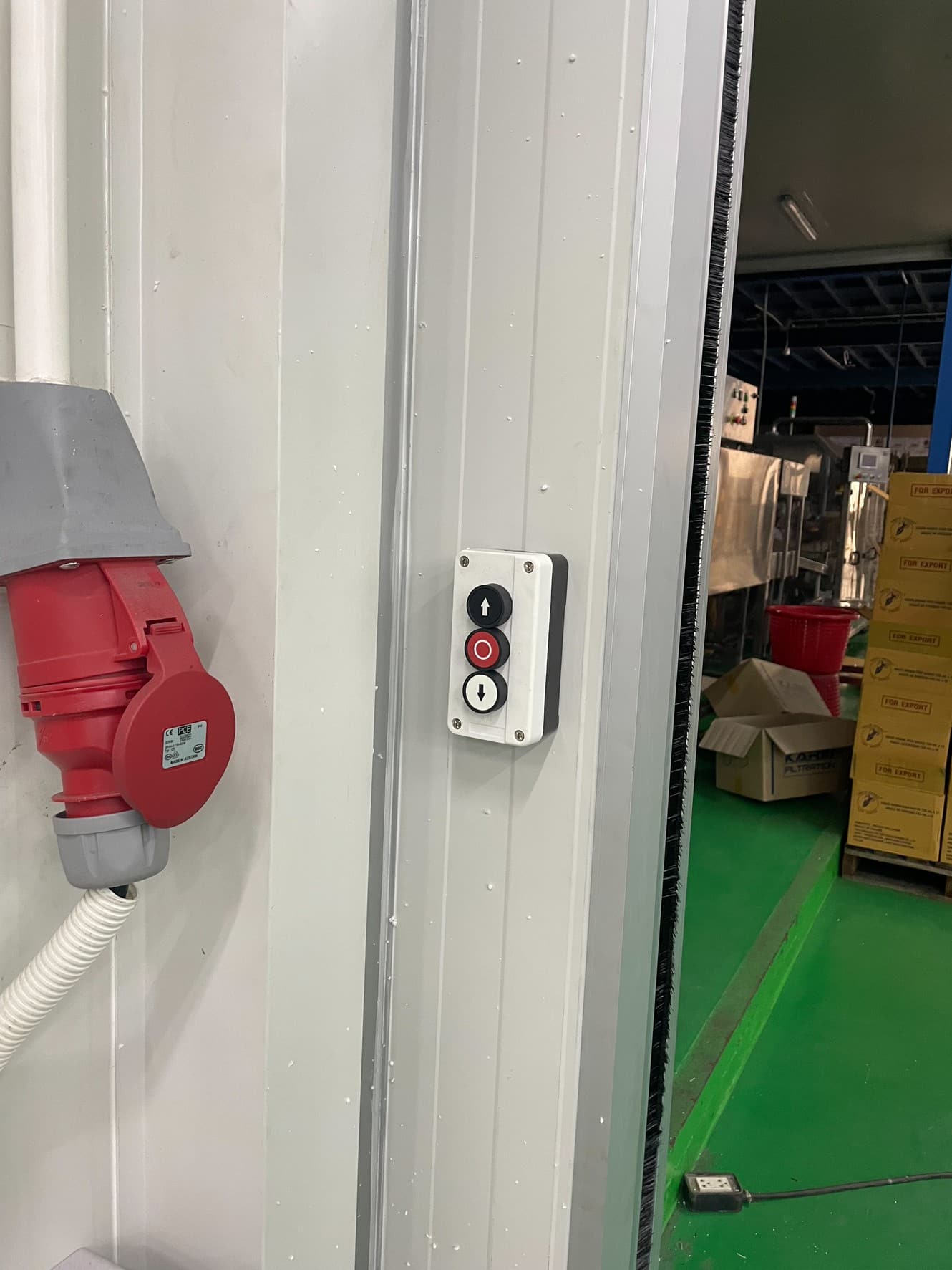 ภาพผลงานติดตั้งประตูไฮสปีด รุ่น Standard สำหรับโรงงานอุตสาหกรรม ที่สมุทรสาคร โดย OZ DOOR (4)