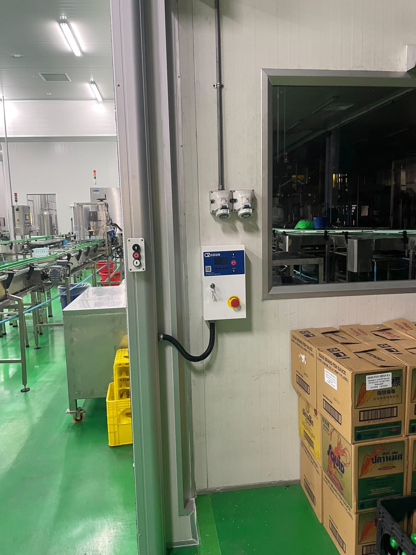 ภาพผลงานติดตั้งประตูไฮสปีด รุ่น Standard สำหรับโรงงานอุตสาหกรรม ที่สมุทรสาคร โดย OZ DOOR (5)