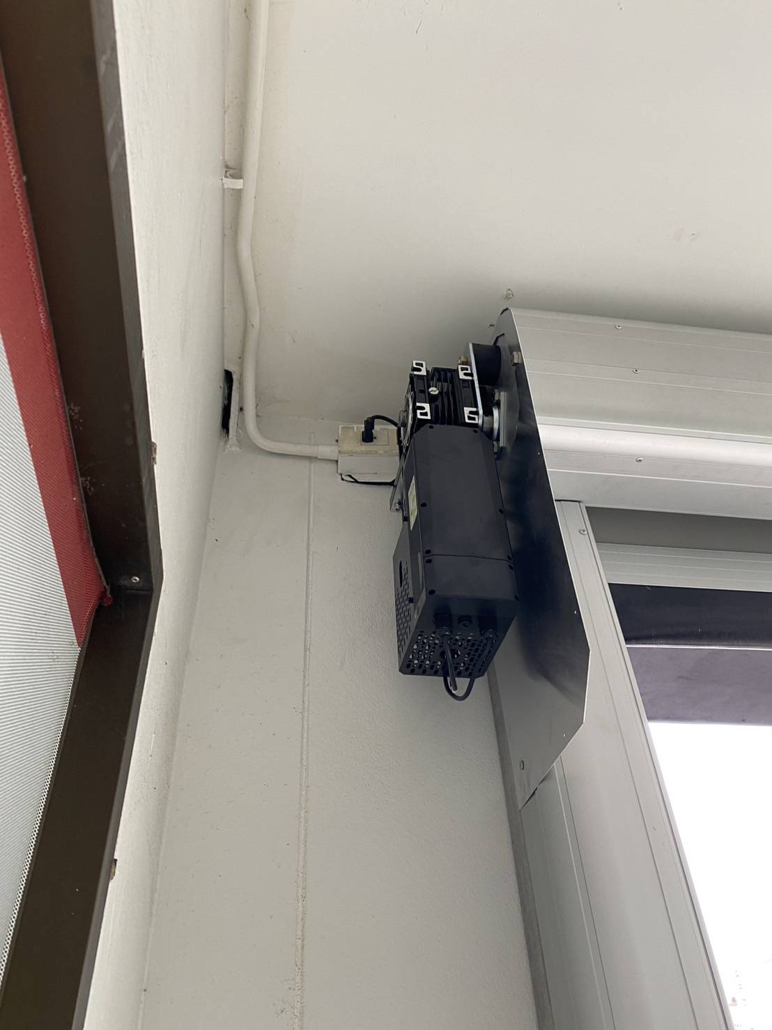 ภาพผลงานติดตั้งประตูไฮสปีด รุ่น Standard สำหรับโรงงานอุตสาหกรรม ที่สมุทรสาคร โดย OZ DOOR (8)