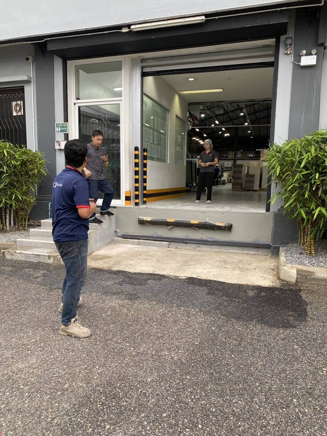 ภาพผลงานติดตั้งประตูไฮสปีด รุ่น Standard สำหรับโรงงานอุตสาหกรรม ที่สมุทรสาคร โดย OZ DOOR (9)