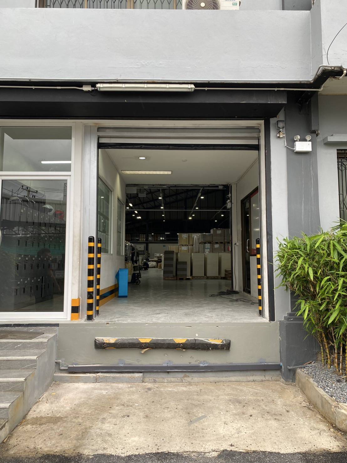 ภาพผลงานติดตั้งประตูไฮสปีด รุ่น Standard สำหรับโรงงานอุตสาหกรรม ที่สมุทรสาคร โดย OZ DOOR (12)