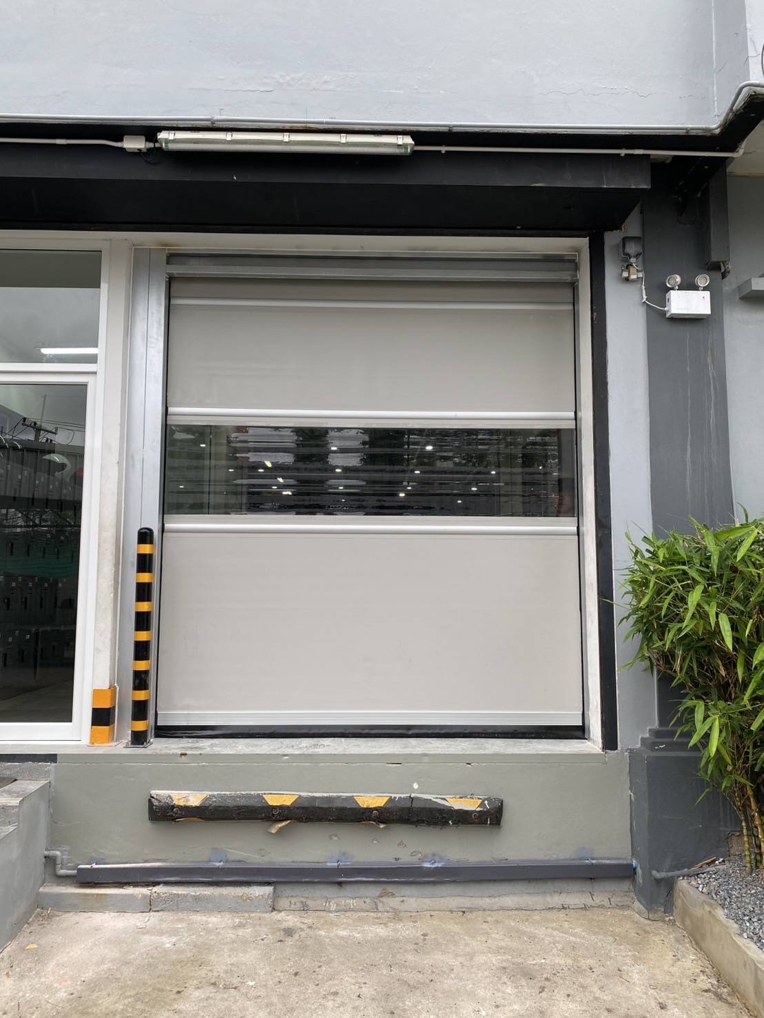 ภาพผลงานติดตั้งHigh Speed Door สำหรับโรงงานอุตสาหกรรม ที่สมุทรสาคร โดย OZ DOOR