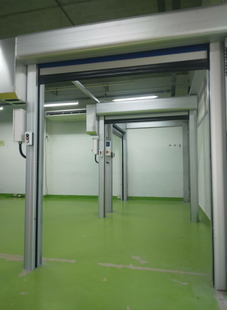 ภาพผลงานติดตั้งประตูไฮสปีด รุ่น Standard สำหรับโรงงานอุตสาหกรรม ที่สระบุรี โดย OZ DOOR (2)