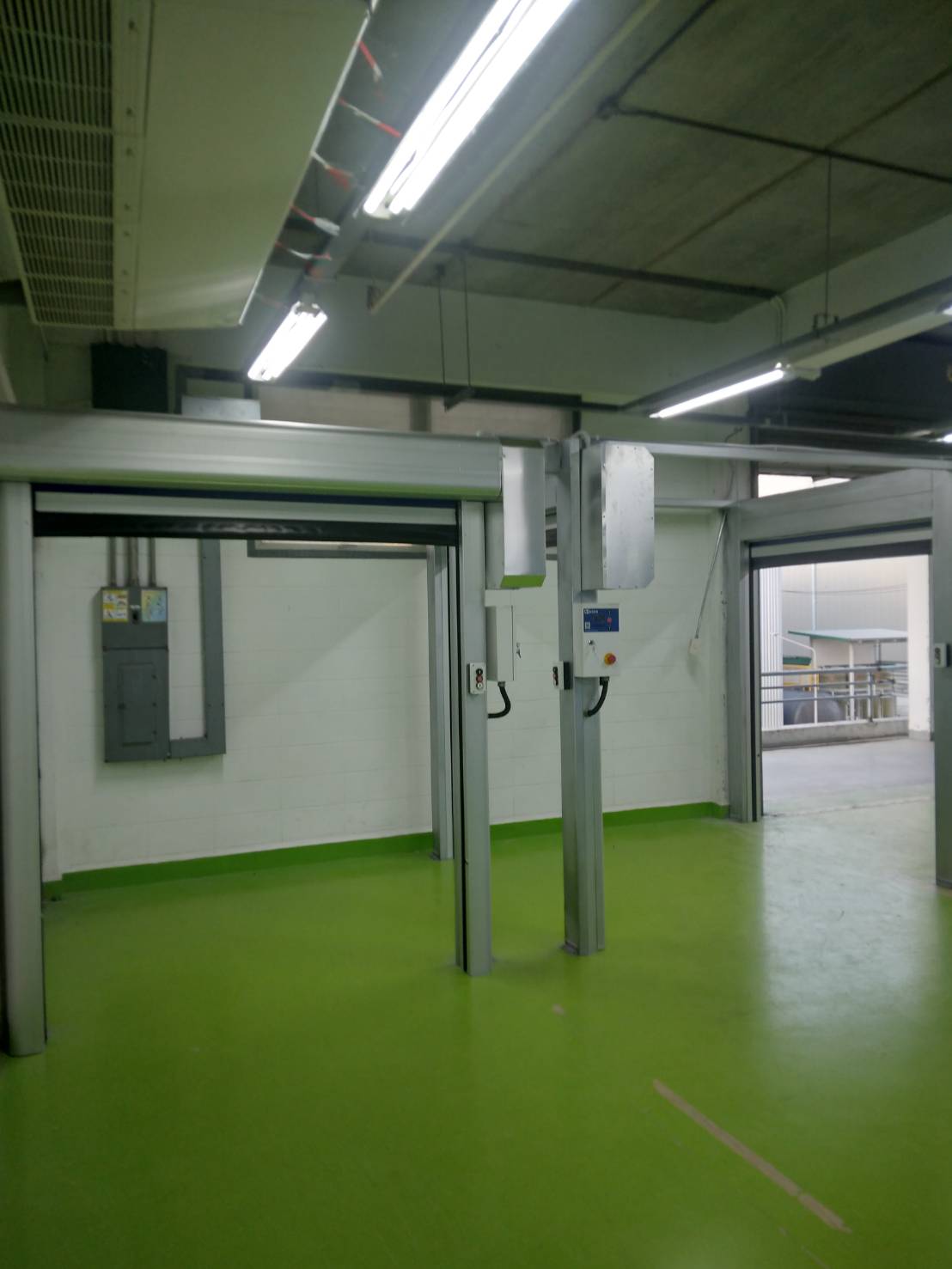 ภาพผลงานติดตั้งประตูไฮสปีด รุ่น Standard สำหรับโรงงานอุตสาหกรรม ที่สระบุรี โดย OZ DOOR (3)