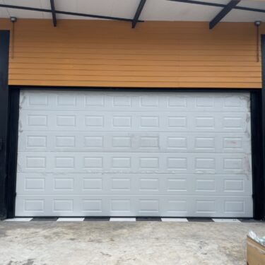 ประตูโรงรถ|Garage Door|Classic white