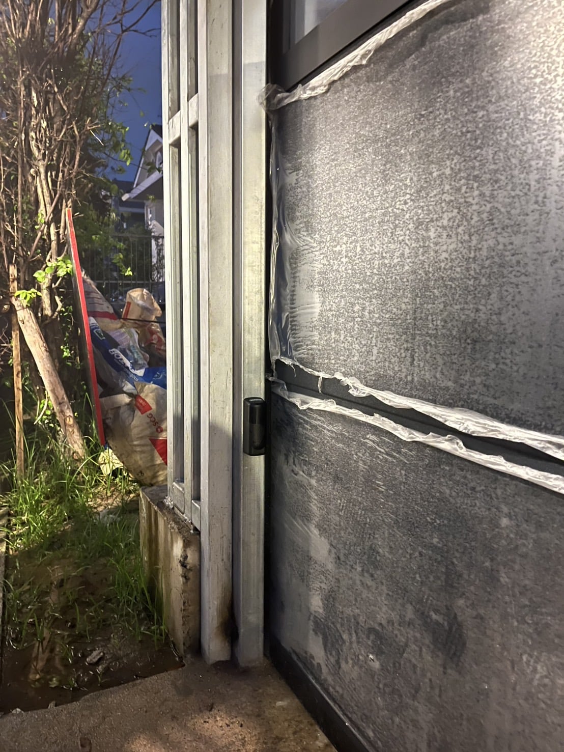 Installation photo of Garage Doors for Single House in Bangkok by OZ DOOR (9)