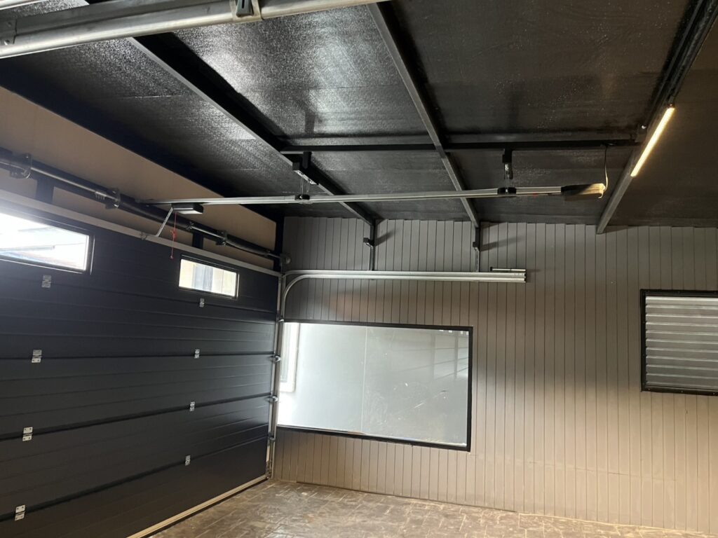 Installation photo of Garage Doors for Single House in Bangkok by OZ DOOR (8)