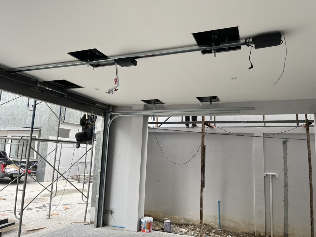 Installation photo of Garage Doors for Single House in Bangkok by OZ DOOR (12)