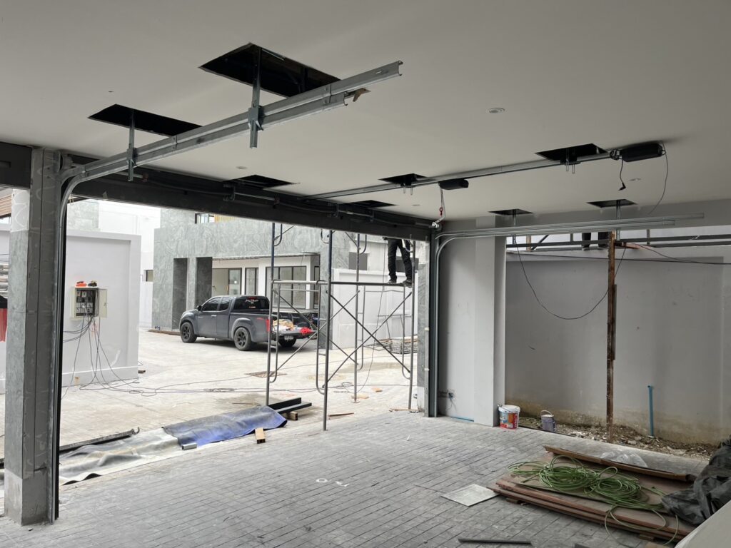 Installation photo of Garage Doors for Single House in Bangkok by OZ DOOR (13)