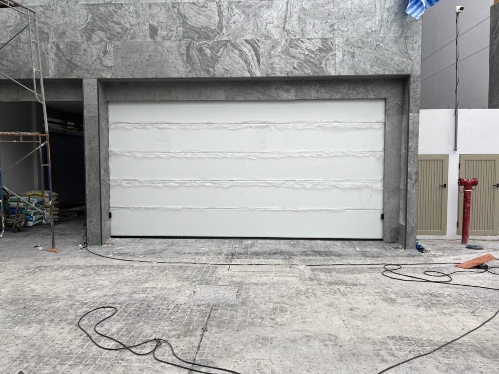 Installation photo of Garage Doors for Single House in Bangkok by OZ DOOR (14)