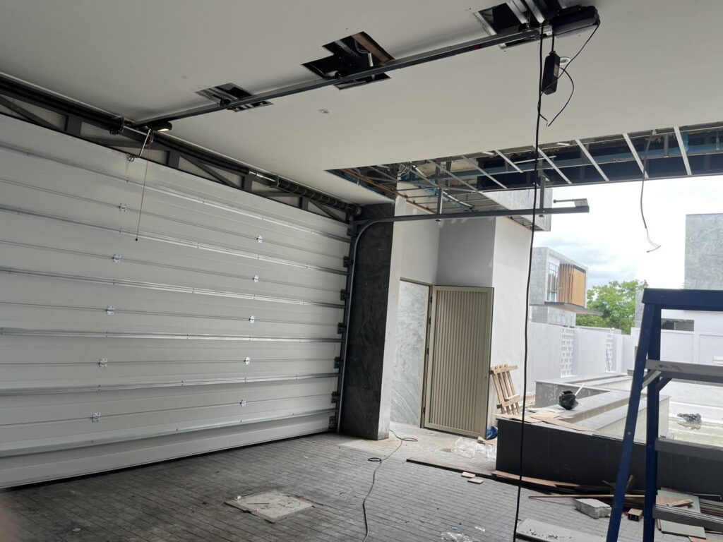 Installation photo of Garage Doors for Single House in Bangkok by OZ DOOR (20)