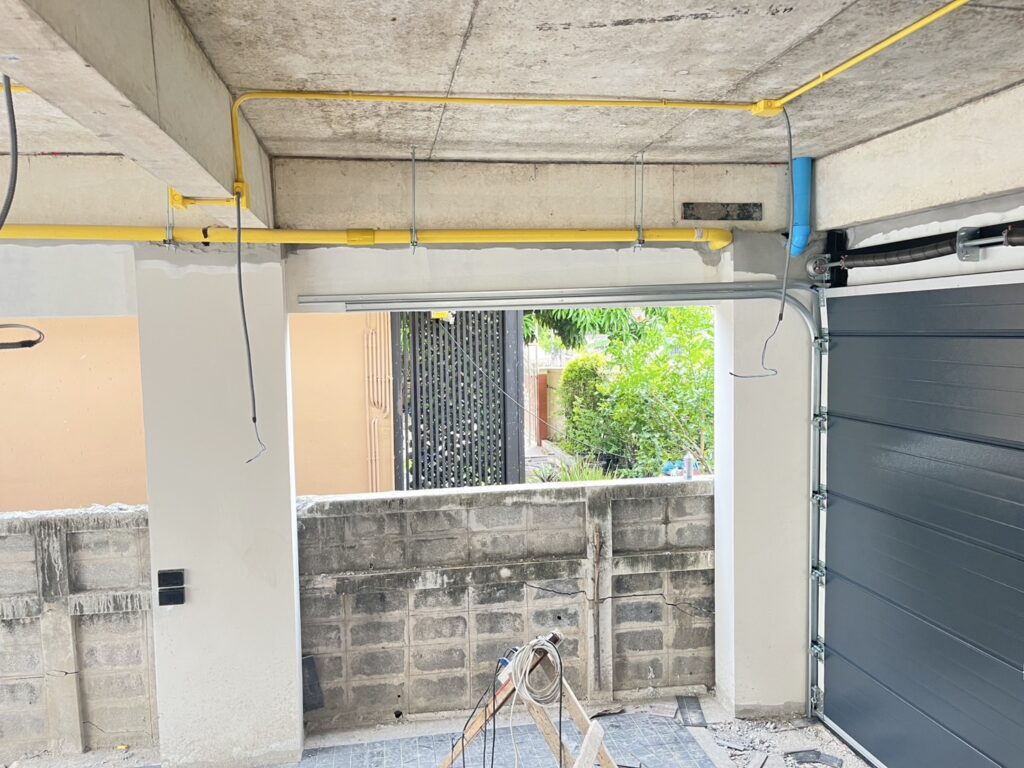 Installation photo of Garage Doors for Single House in Pathum Thani by OZ DOOR (3)