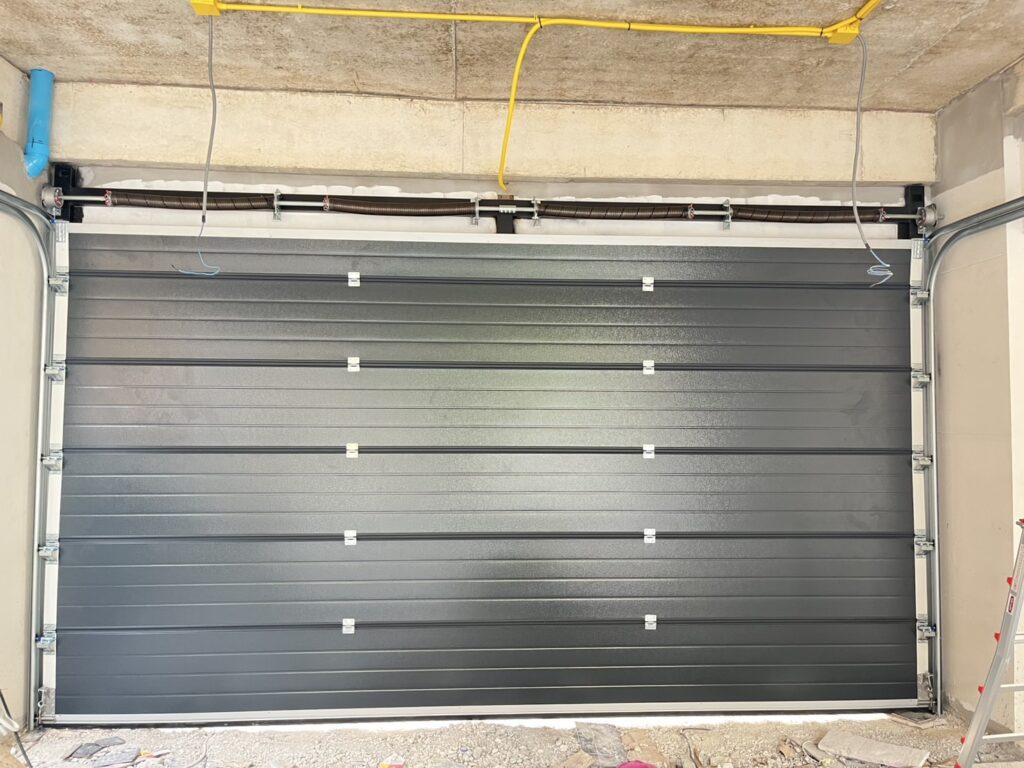 Installation photo of Garage Doors for Single House in Pathum Thani by OZ DOOR (5)