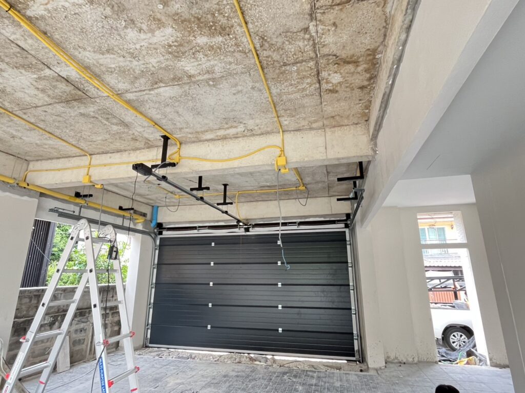 Installation photo of Garage Doors for Single House in Pathum Thani by OZ DOOR (9)