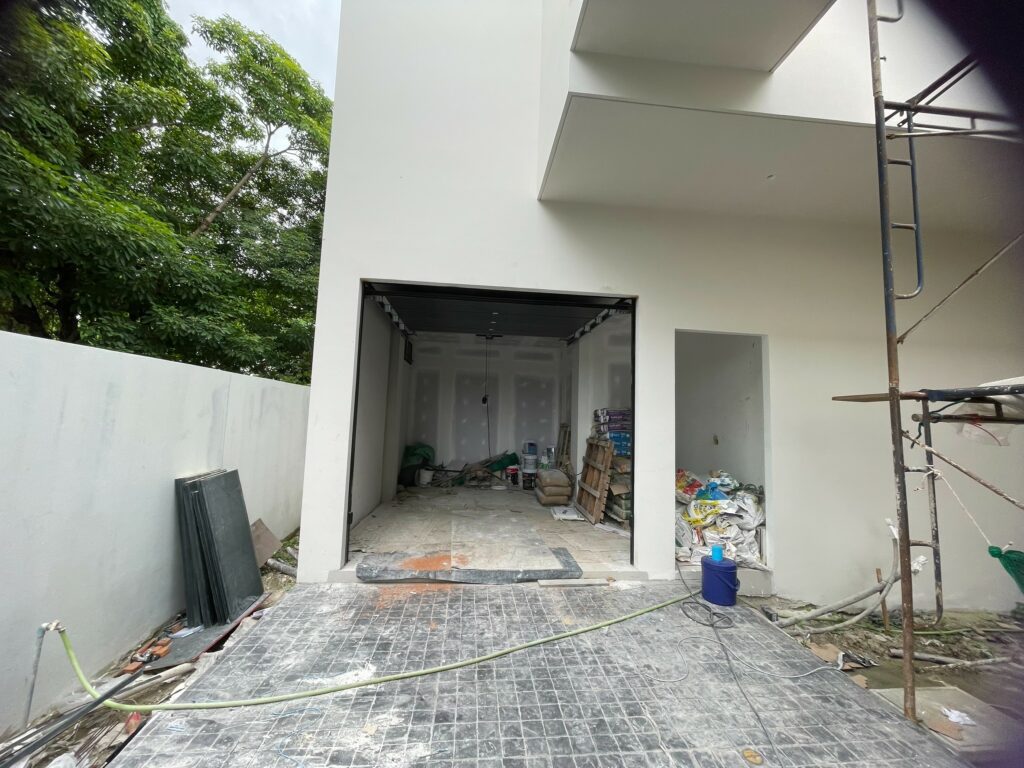 Installation photo of Garage Doors for Residential Projects in Bangkok by OZ DOOR (4)
