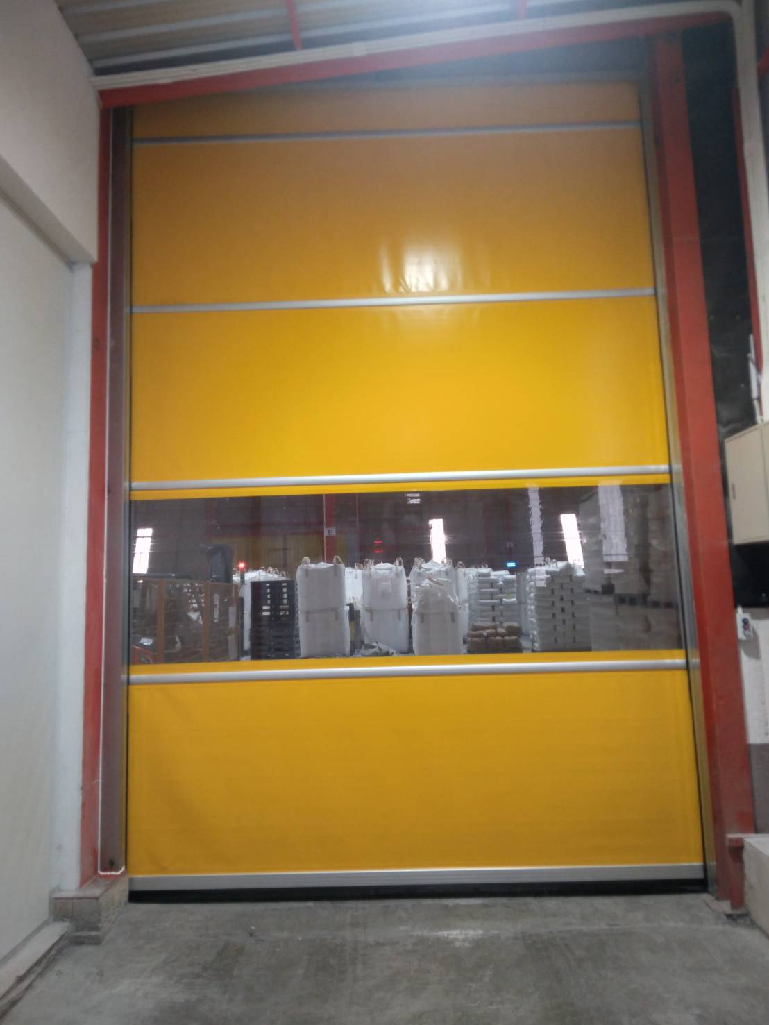 ภาพผลงานติดตั้งประตูไฮสปีด รุ่น Standard สำหรับคลีนรูมและ GMP ที่ชลบุรี โดย OZ DOOR