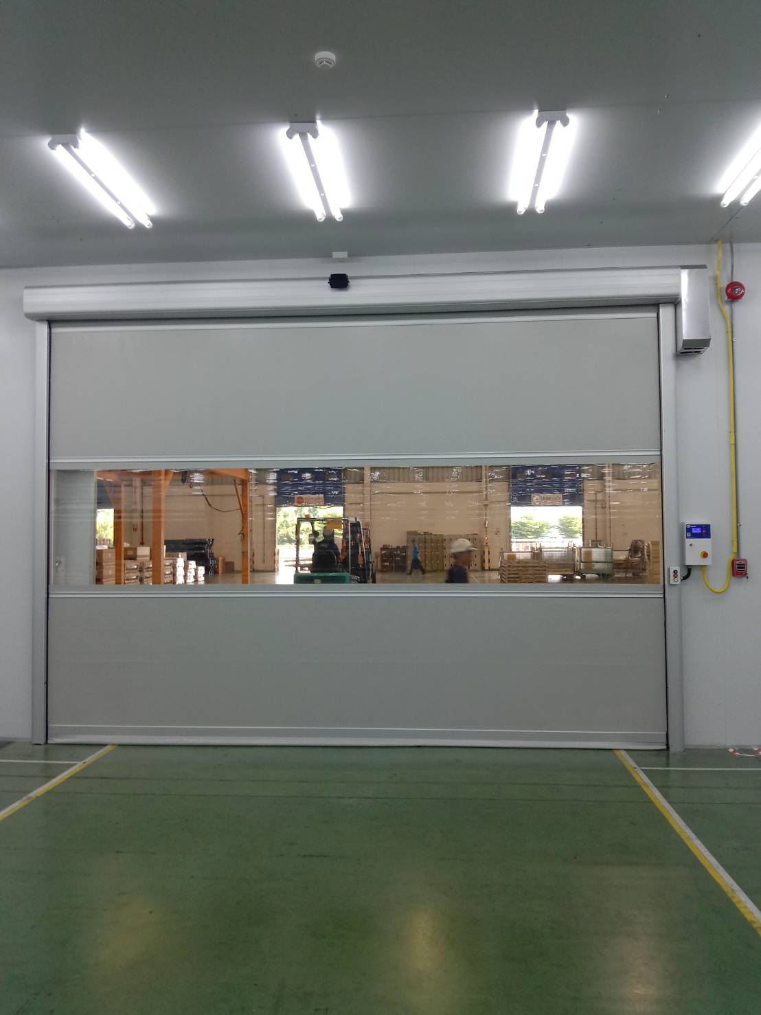 ภาพผลงานติดตั้งประตูไฮสปีด รุ่น Standard สำหรับคลีนรูมและ GMP ที่ปราจีนบุรี โดย OZ DOOR (2)