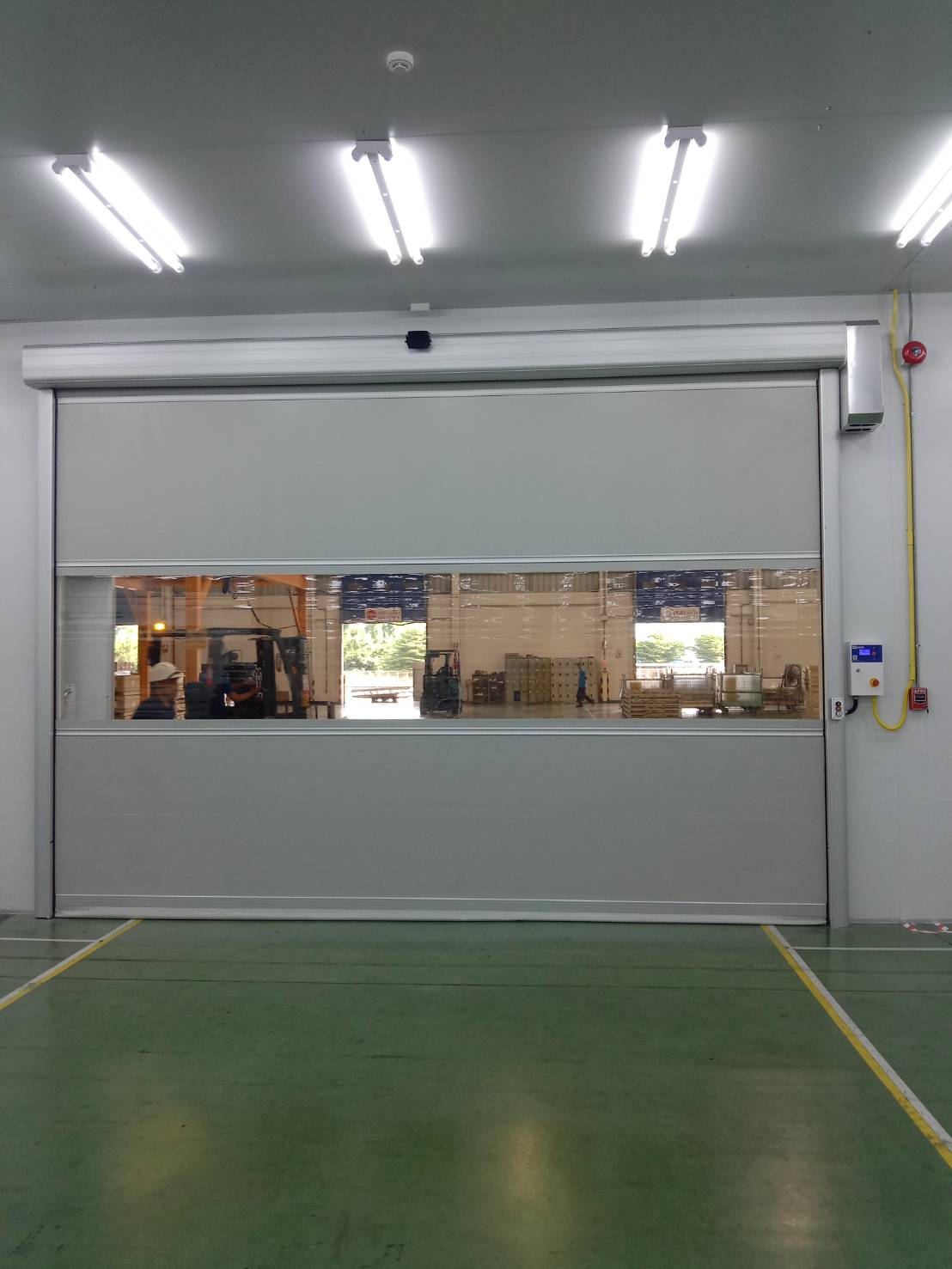 ภาพผลงานติดตั้งประตูไฮสปีด รุ่น Standard สำหรับคลีนรูมและ GMP ที่ปราจีนบุรี โดย OZ DOOR (4)
