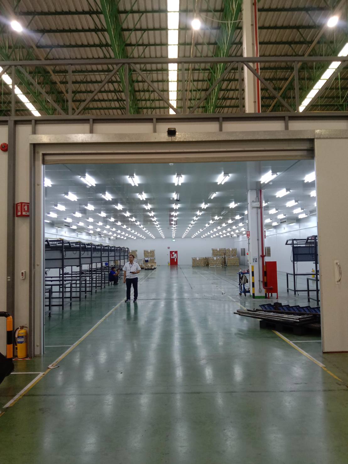 ภาพผลงานติดตั้งประตูไฮสปีด รุ่น Standard สำหรับคลีนรูมและ GMP ที่ปราจีนบุรี โดย OZ DOOR (6)