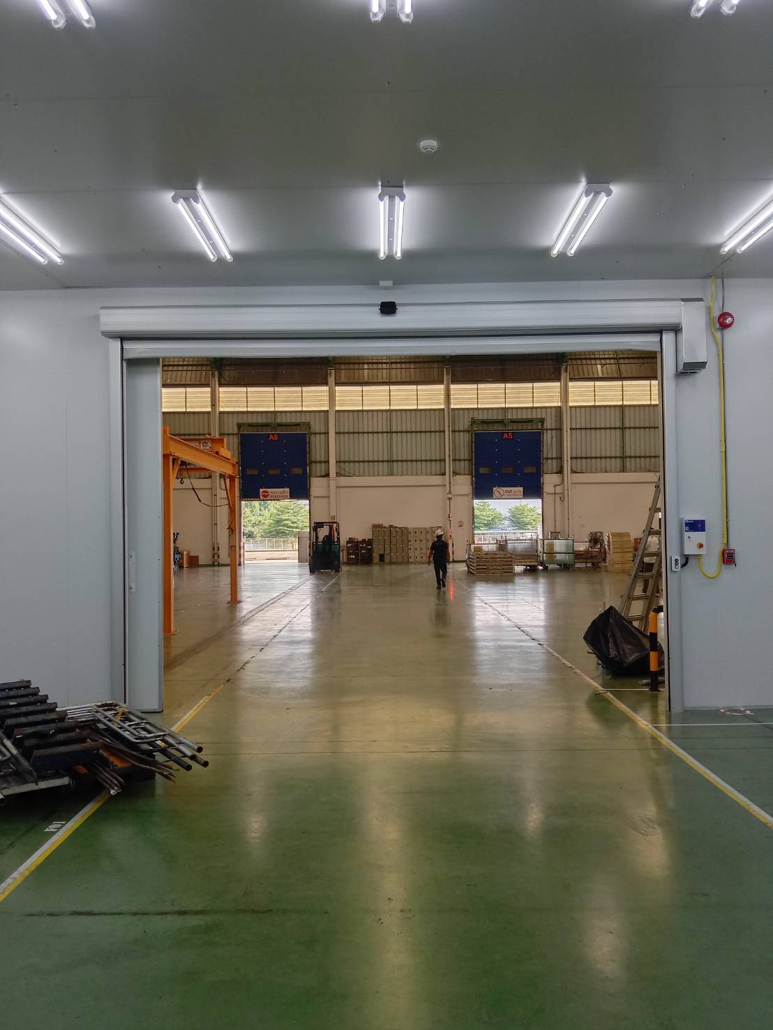 ภาพผลงานติดตั้งประตูไฮสปีด รุ่น Standard สำหรับคลีนรูมและ GMP ที่ปราจีนบุรี โดย OZ DOOR (8)