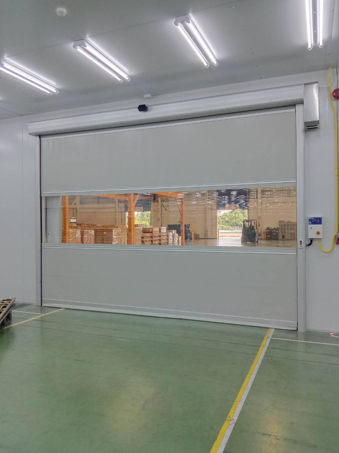 ภาพผลงานติดตั้งประตูไฮสปีด รุ่น Standard สำหรับคลีนรูมและ GMP ที่ปราจีนบุรี โดย OZ DOOR (9)