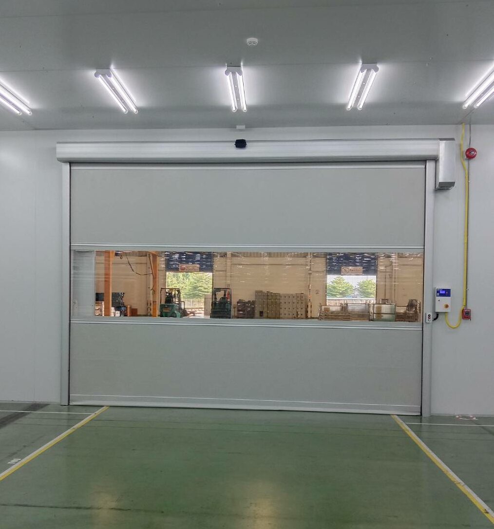 ภาพผลงานติดตั้งHigh speed door สำหรับคลีนรูมและ GMP ที่ปราจีนบุรี โดย OZ DOOR