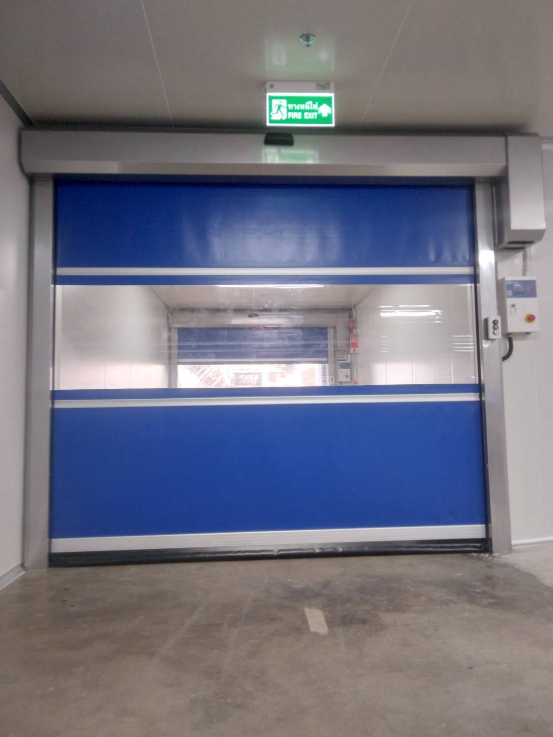 ภาพผลงานติดตั้งประตูไฮสปีด รุ่น Standard สำหรับอาหารและเครื่องดื่ม ที่กรุงเทพมหานคร โดย OZ DOOR (2)
