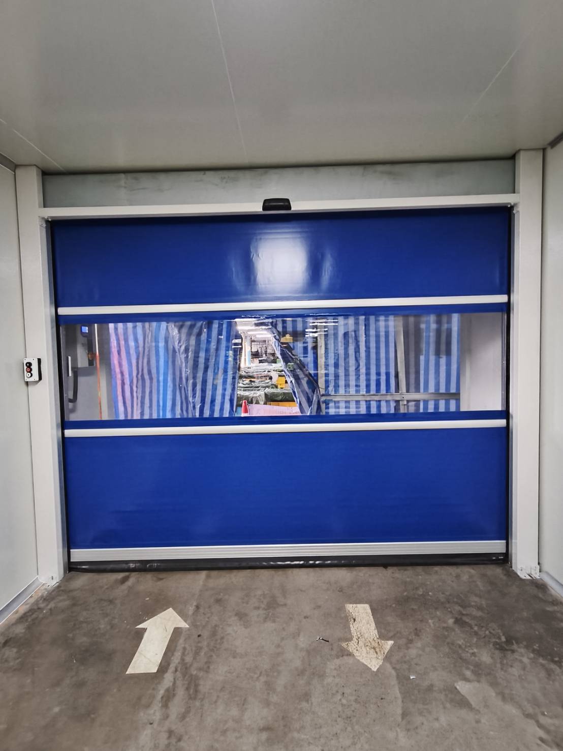 ภาพผลงานติดตั้งประตูไฮสปีด รุ่น Standard สำหรับอาหารและเครื่องดื่ม ที่กรุงเทพมหานคร โดย OZ DOOR (3)