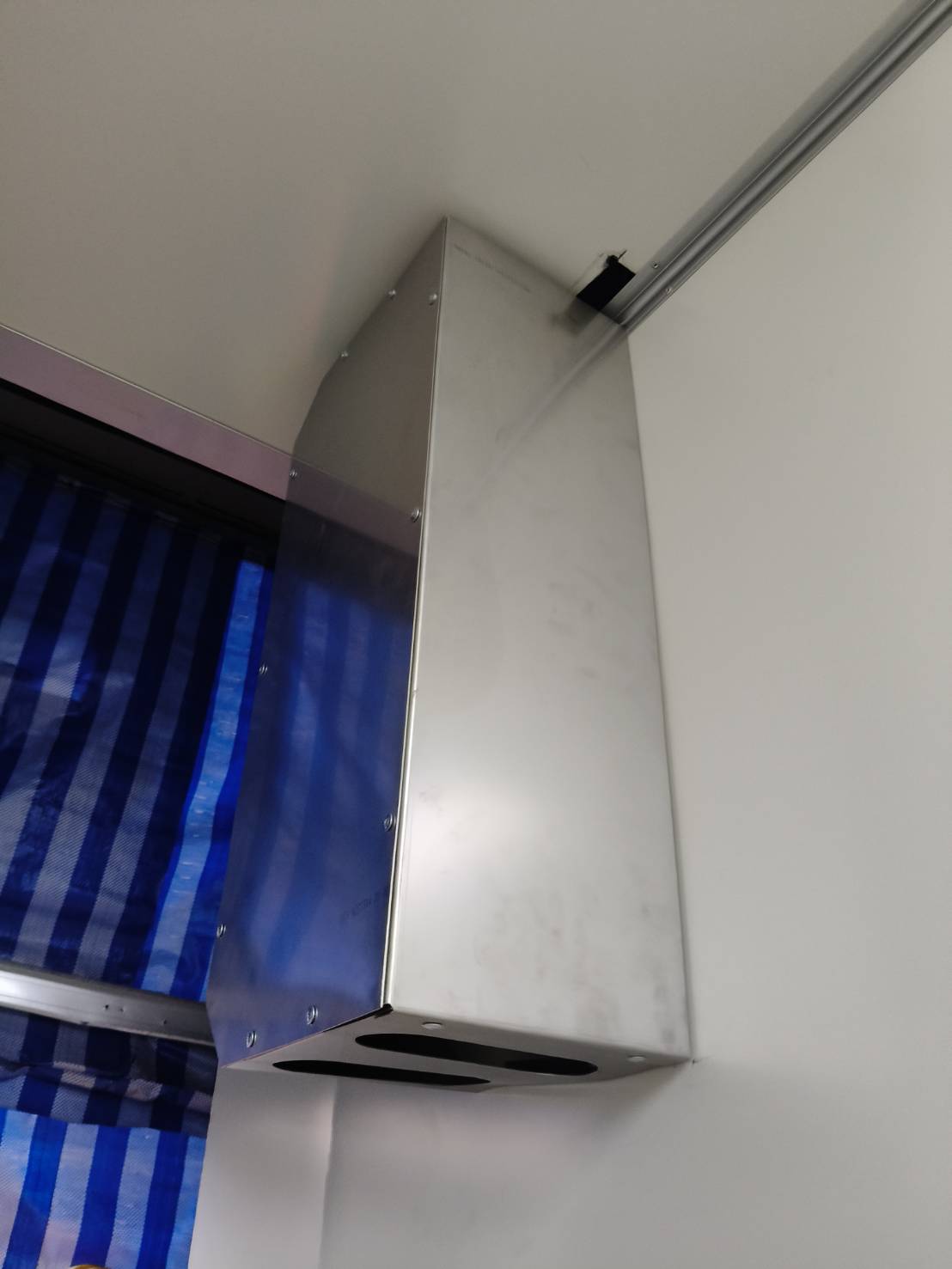 ภาพผลงานติดตั้งประตูไฮสปีด รุ่น Standard สำหรับอาหารและเครื่องดื่ม ที่กรุงเทพมหานคร โดย OZ DOOR (8)