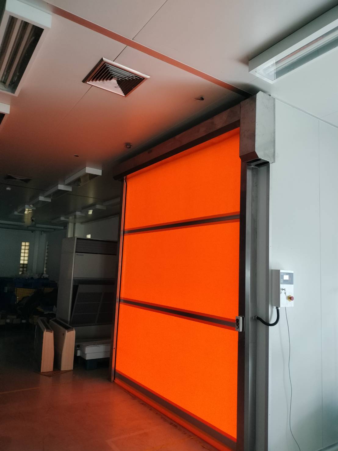 ภาพผลงานติดตั้งประตูไฮสปีด รุ่น Standard สำหรับอาหารและเครื่องดื่ม ที่สมุทรปราการ โดย OZ DOOR (2)