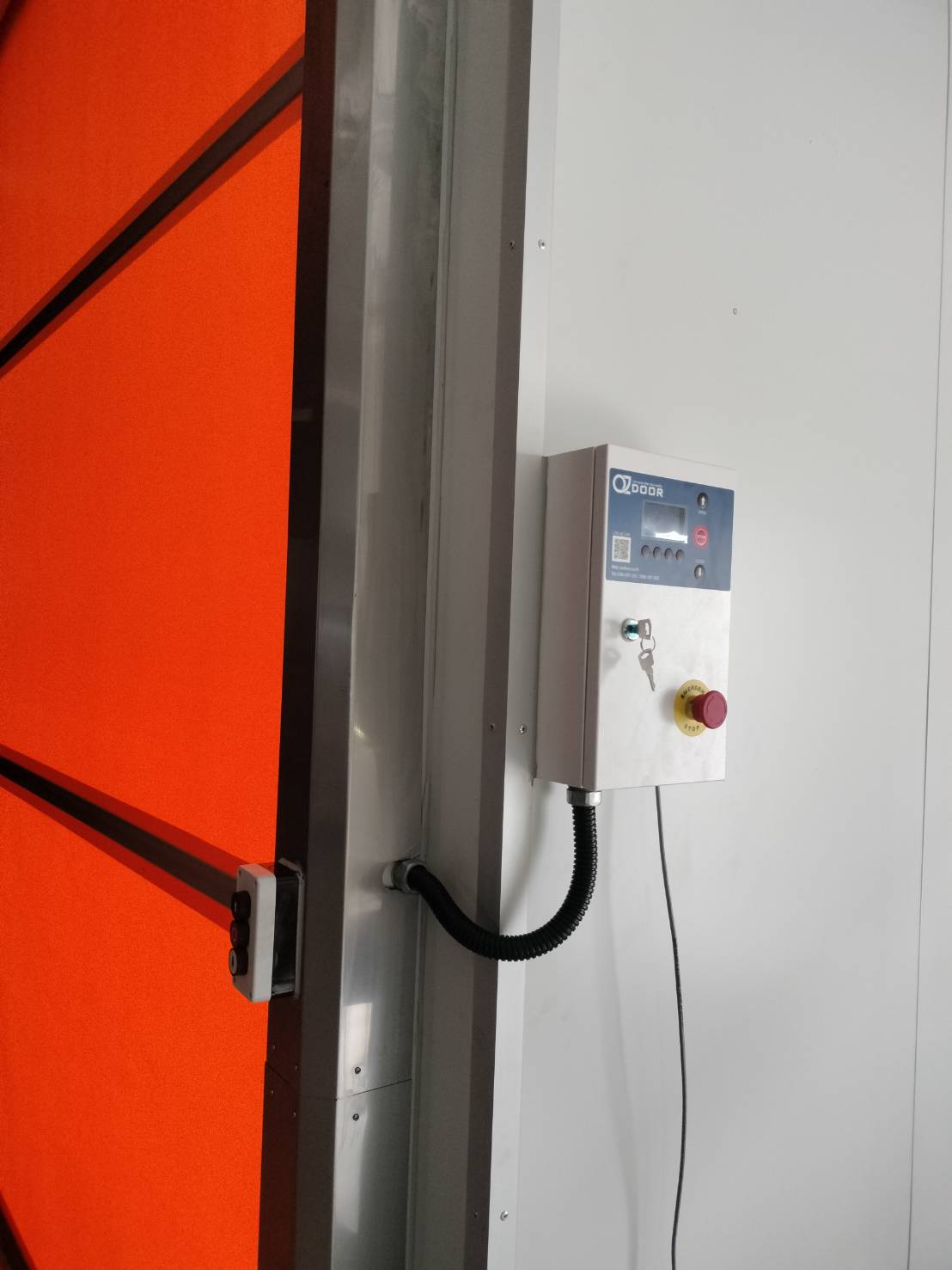 ภาพผลงานติดตั้งประตูไฮสปีด รุ่น Standard สำหรับอาหารและเครื่องดื่ม ที่สมุทรปราการ โดย OZ DOOR (3)