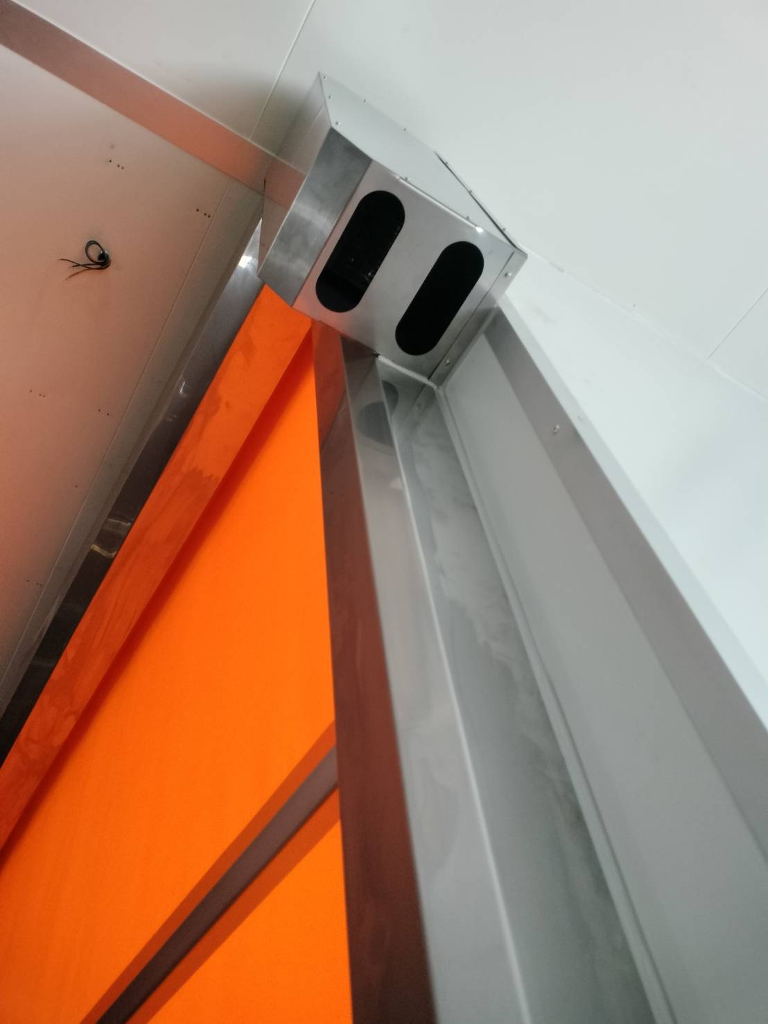 ภาพผลงานติดตั้งประตูไฮสปีด รุ่น Standard สำหรับอาหารและเครื่องดื่ม ที่สมุทรปราการ โดย OZ DOOR (5)