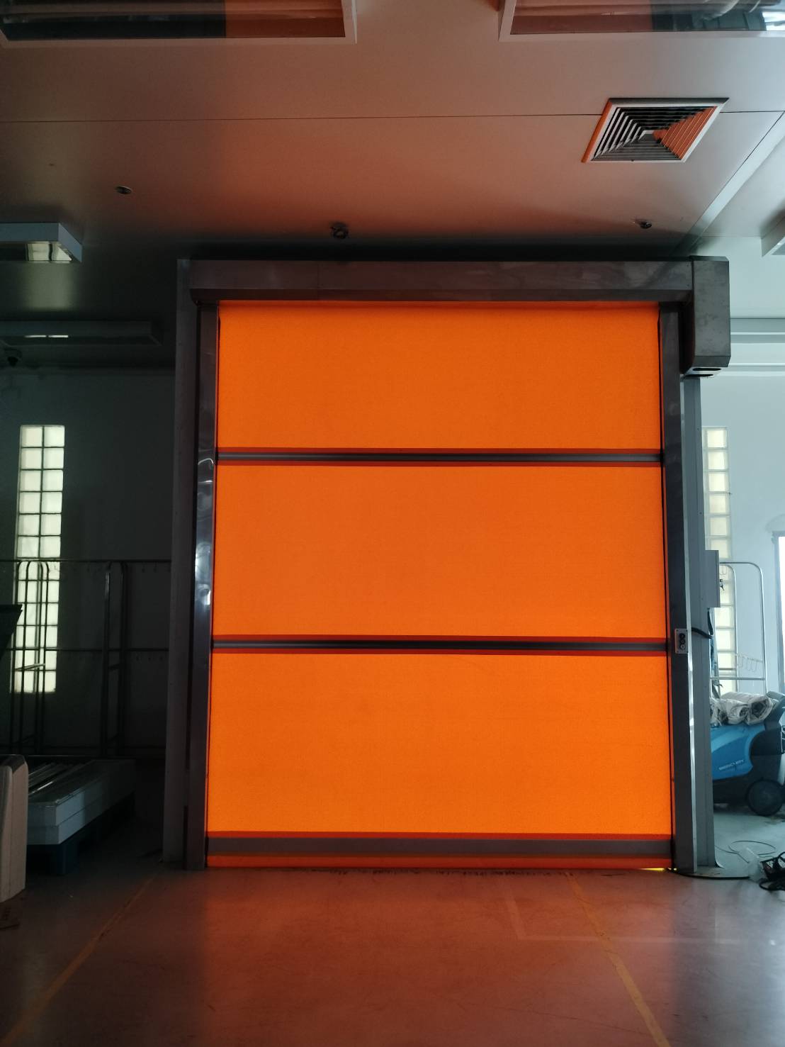 ภาพผลงานติดตั้งHigh speed door สำหรับอาหารและเครื่องดื่ม ที่สมุทรปราการ โดย OZ DOOR