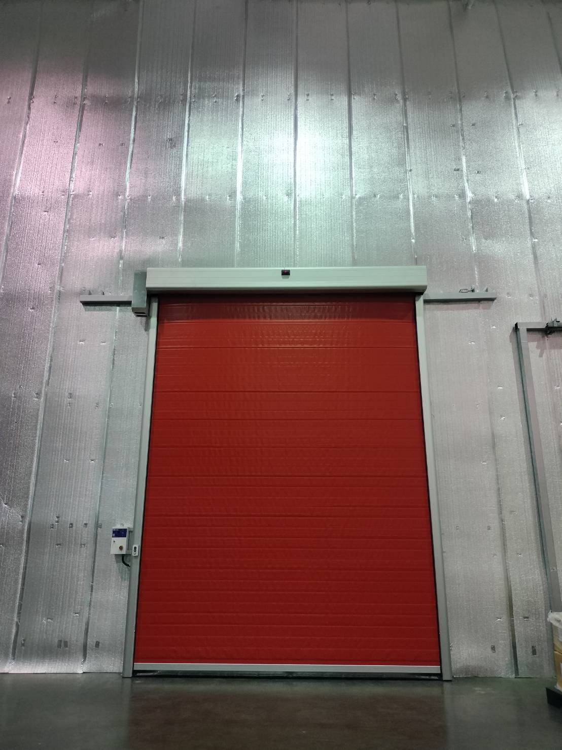 ภาพผลงานติดตั้งประตูไฮสปีด รุ่น Standard สำหรับอาหารและเครื่องดื่ม ที่สมุทรปราการ โดย OZ DOOR (2)