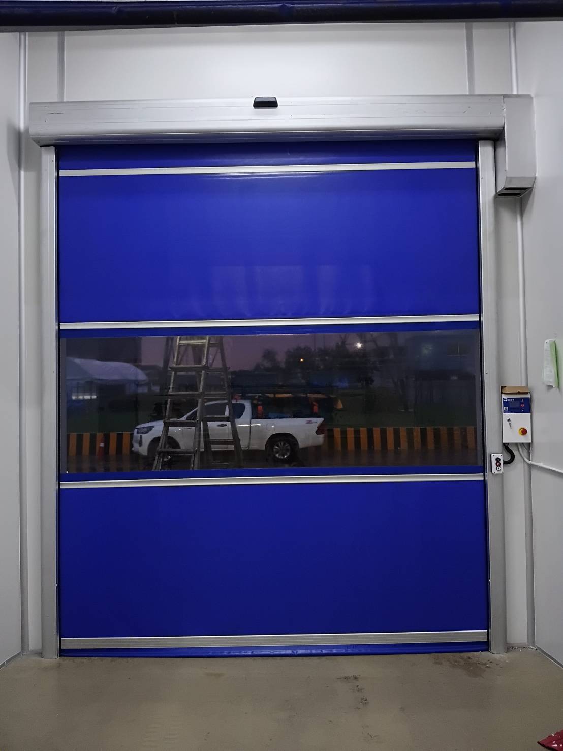 ภาพผลงานติดตั้งประตูไฮสปีด รุ่น Standard สำหรับโรงงานอุตสาหกรรม ที่กรุงเทพมหานคร โดย OZ DOOR (2)