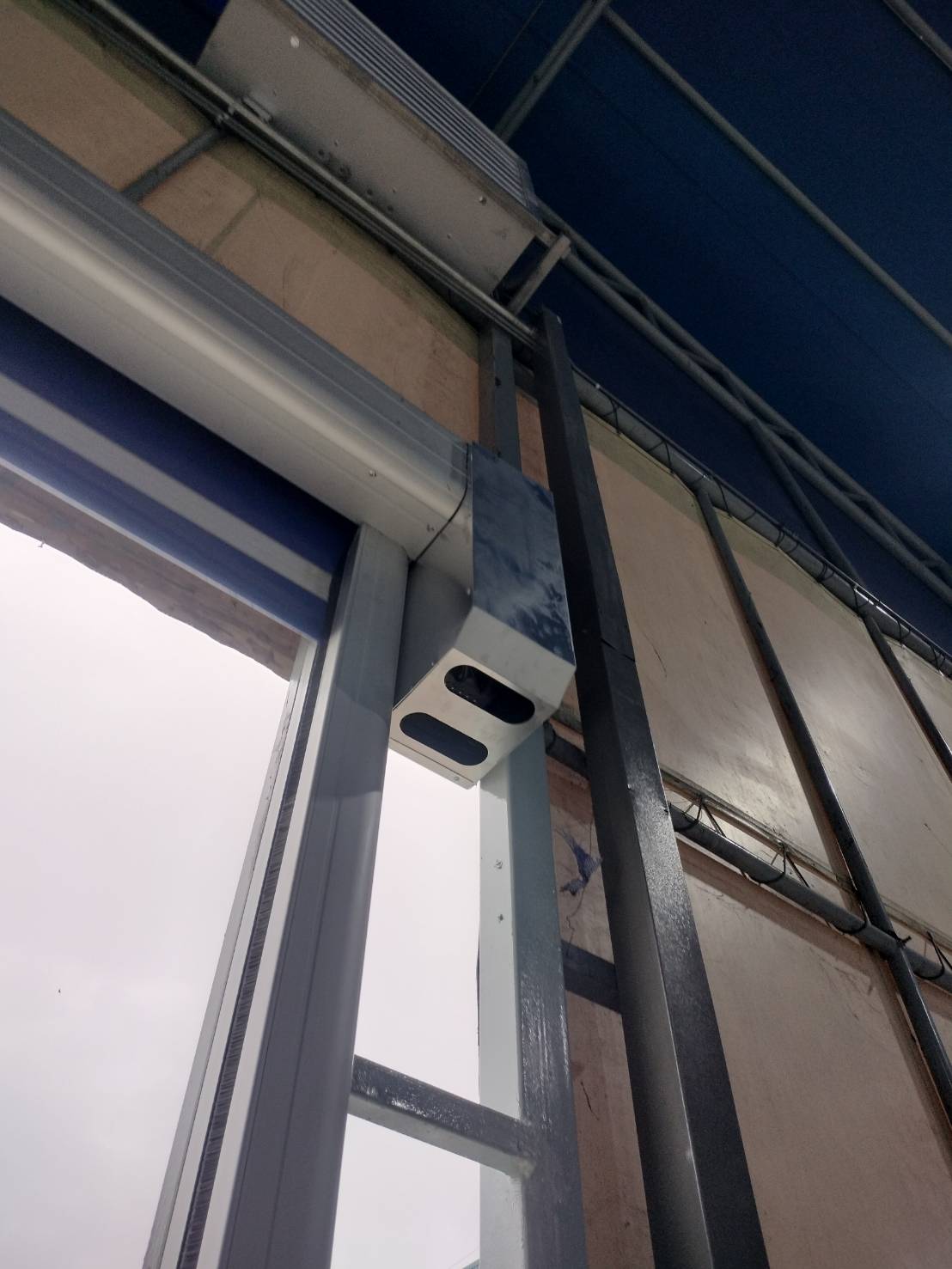 ภาพผลงานติดตั้งประตูไฮสปีด รุ่น Standard สำหรับโรงงานอุตสาหกรรม ที่กรุงเทพมหานคร โดย OZ DOOR (6)