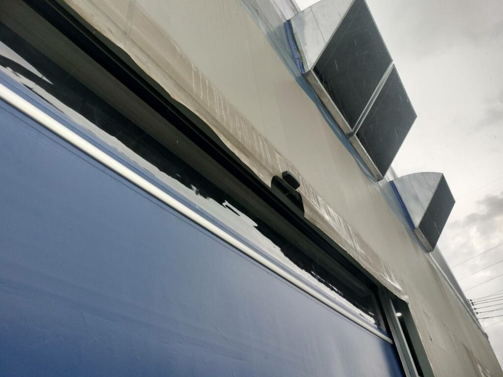 ภาพผลงานติดตั้งประตูไฮสปีด รุ่น Standard สำหรับโรงงานอุตสาหกรรม ที่กรุงเทพมหานคร โดย OZ DOOR (9)