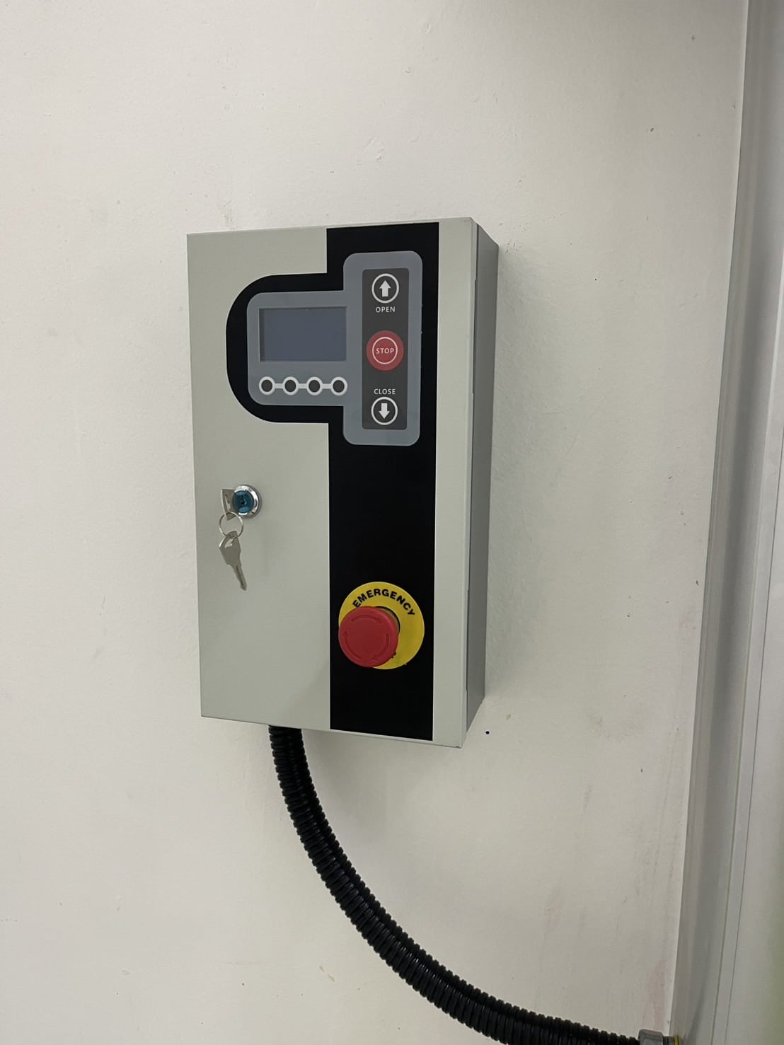 ภาพผลงานติดตั้งประตูไฮสปีด รุ่น Standard สำหรับโรงงานอุตสาหกรรม ที่สมุทรปราการ โดย OZ DOOR (2)