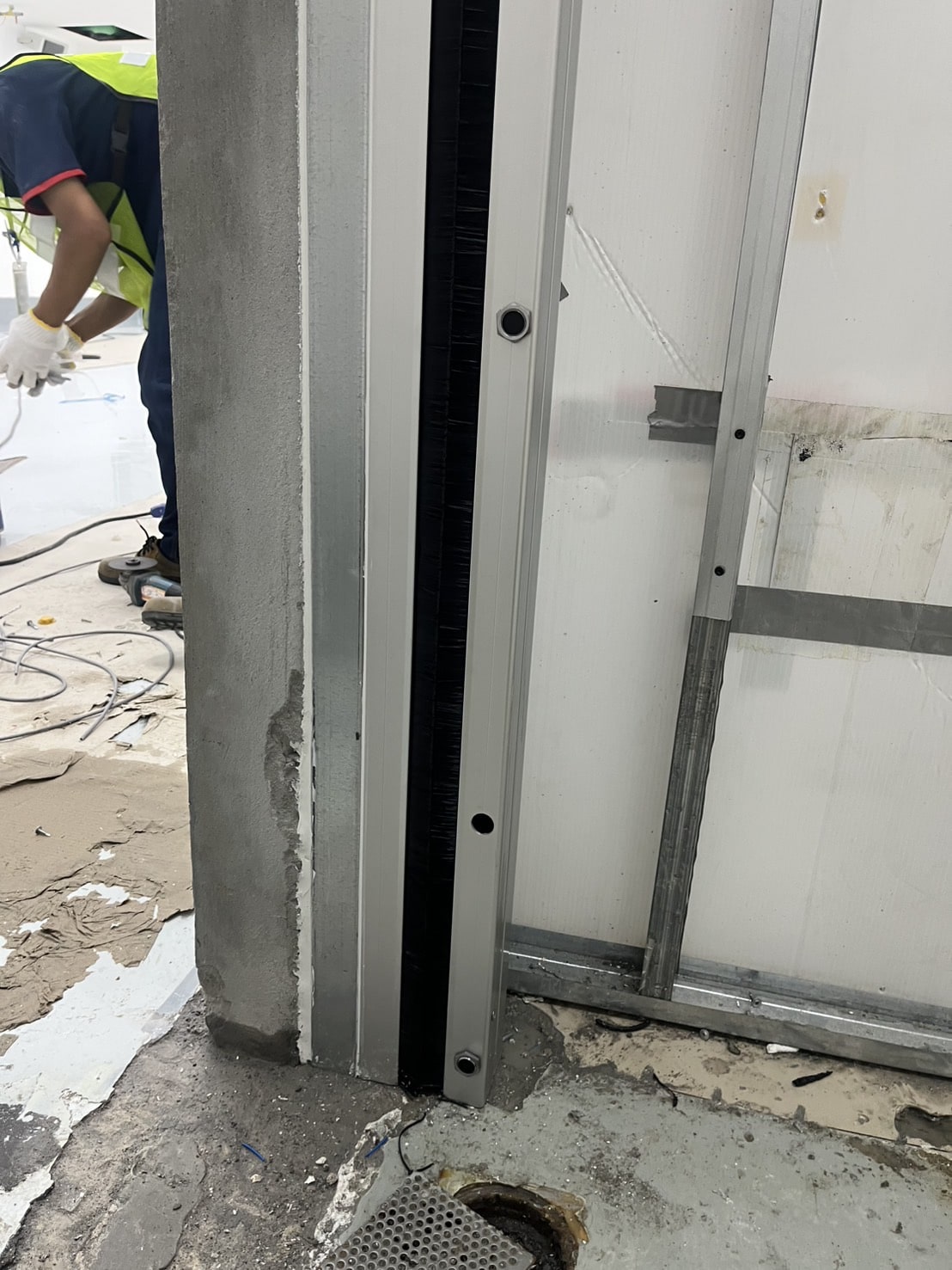 ภาพผลงานติดตั้งประตูไฮสปีด รุ่น Standard สำหรับโรงงานอุตสาหกรรม ที่สมุทรปราการ โดย OZ DOOR (5)