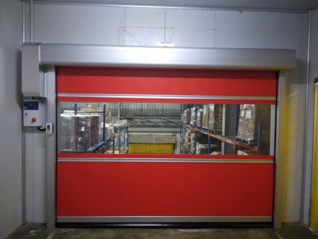 ภาพผลงานติดตั้งประตูไฮสปีด รุ่น Standard สำหรับคลังสินค้าและโลจิสติกส์ ที่กรุงเทพมหานคร โดย OZ DOOR