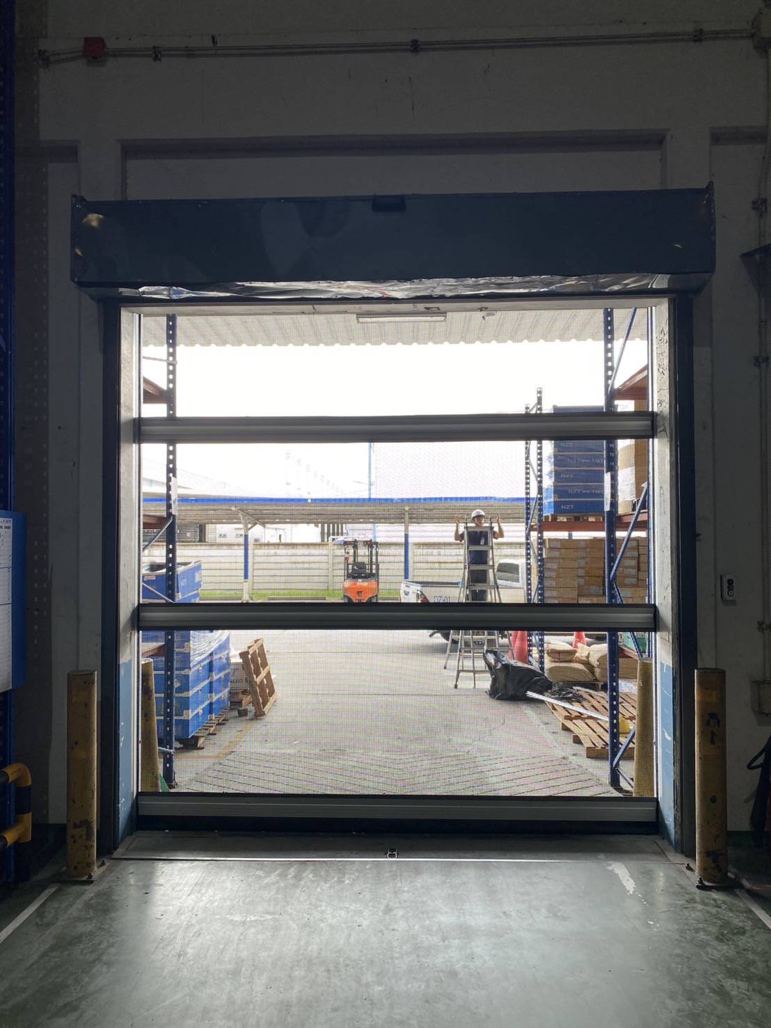 ภาพผลงานติดตั้งประตูไฮสปีด รุ่น Standard สำหรับคลังสินค้าและโลจิสติกส์ ที่ชลบุรี โดย OZ DOOR (7)