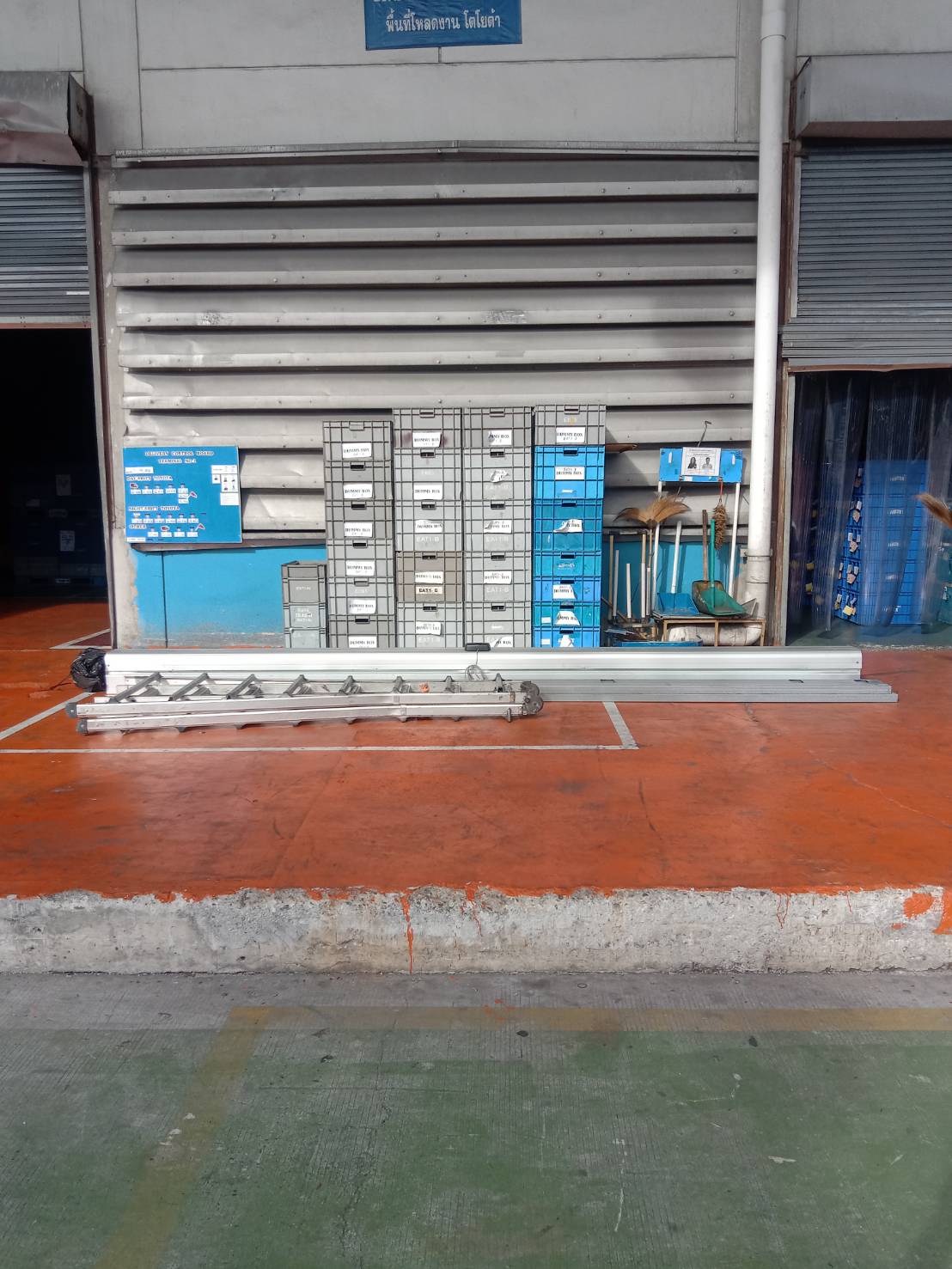 ภาพผลงานติดตั้งประตูไฮสปีด รุ่น Standard สำหรับคลังสินค้าและโลจิสติกส์ ที่ชลบุรี โดย OZ DOOR (9)