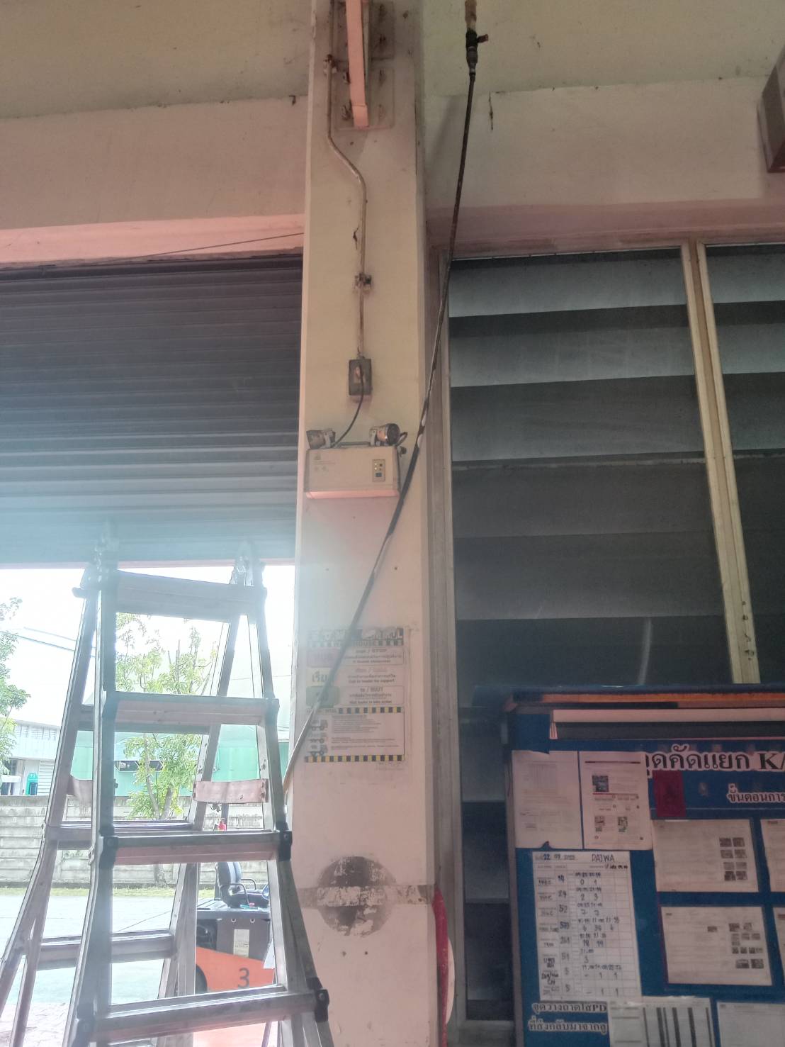 ภาพผลงานติดตั้งประตูไฮสปีด รุ่น Standard สำหรับคลังสินค้าและโลจิสติกส์ ที่ชลบุรี โดย OZ DOOR (10)