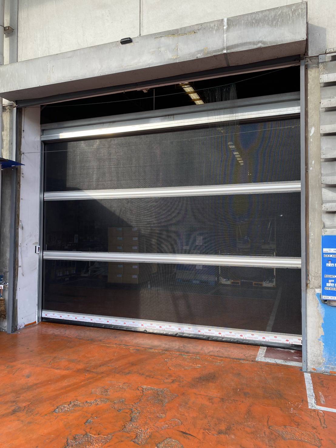 ภาพผลงานติดตั้งประตูไฮสปีด รุ่น Standard สำหรับคลังสินค้าและโลจิสติกส์ ที่ชลบุรี โดย OZ DOOR (12)