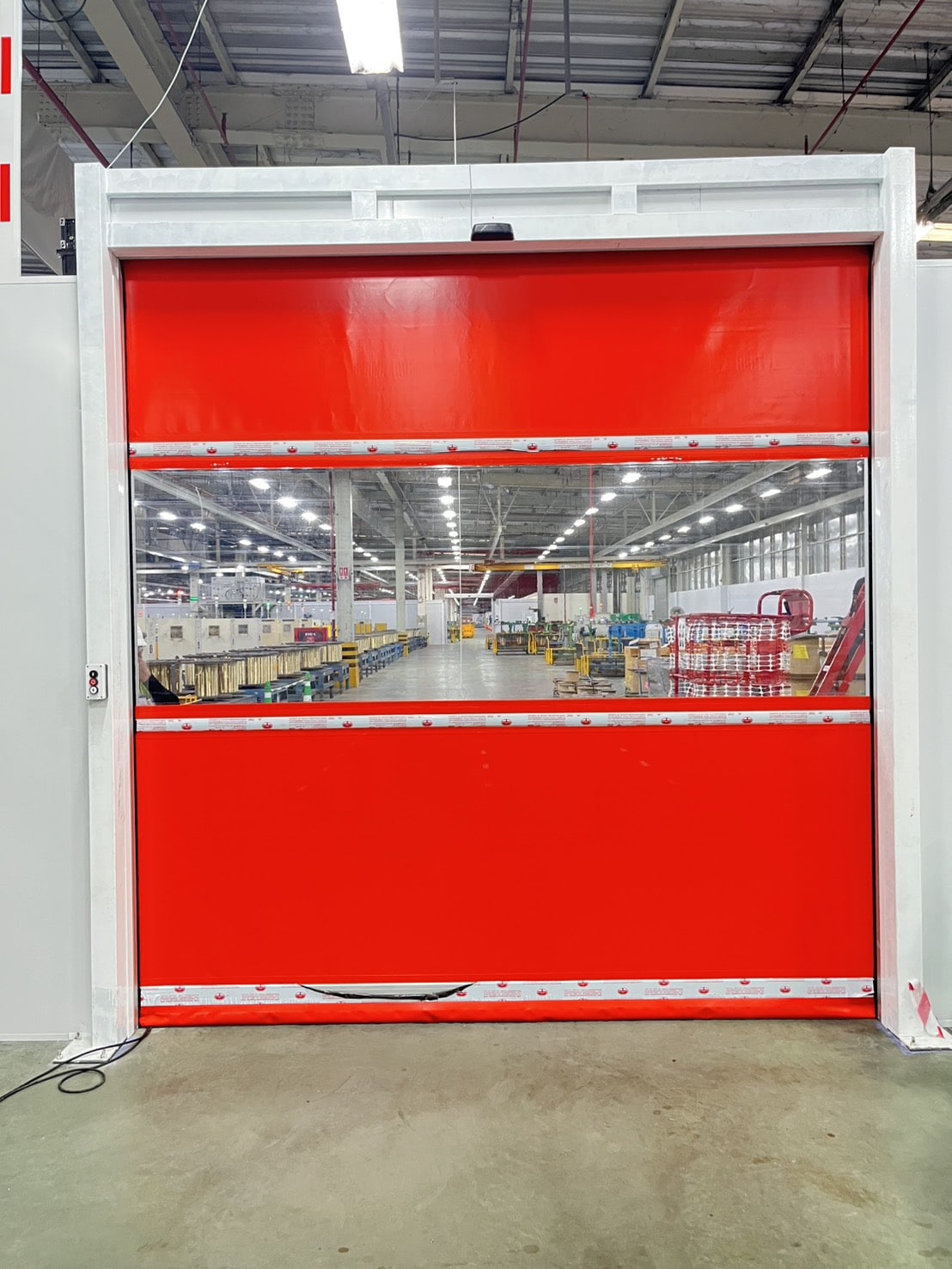 ภาพผลงานติดตั้งประตูไฮสปีด รุ่น Standard สำหรับคลังสินค้าและโลจิสติกส์ ที่ระยอง โดย OZ DOOR (2)