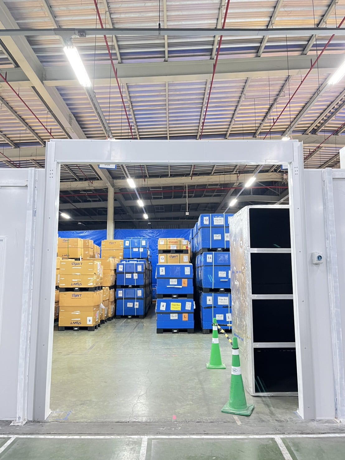 ภาพผลงานติดตั้งประตูไฮสปีด รุ่น Standard สำหรับคลังสินค้าและโลจิสติกส์ ที่ระยอง โดย OZ DOOR (13)