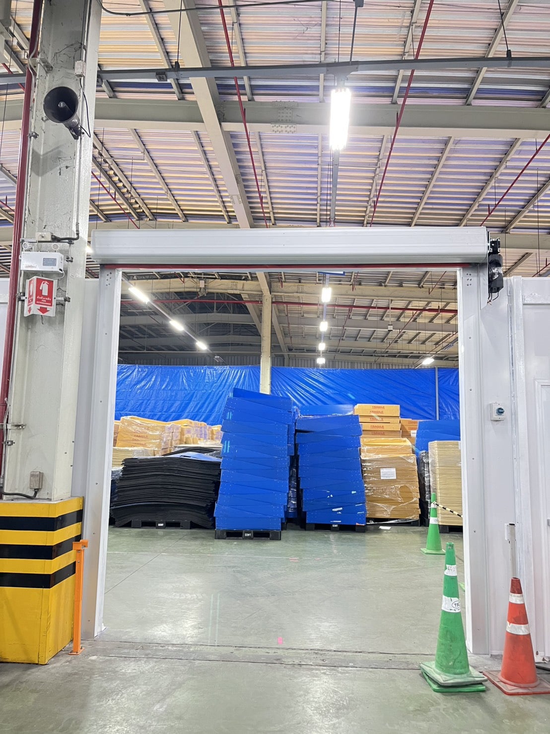 ภาพผลงานติดตั้งประตูไฮสปีด รุ่น Standard สำหรับคลังสินค้าและโลจิสติกส์ ที่ระยอง โดย OZ DOOR (14)