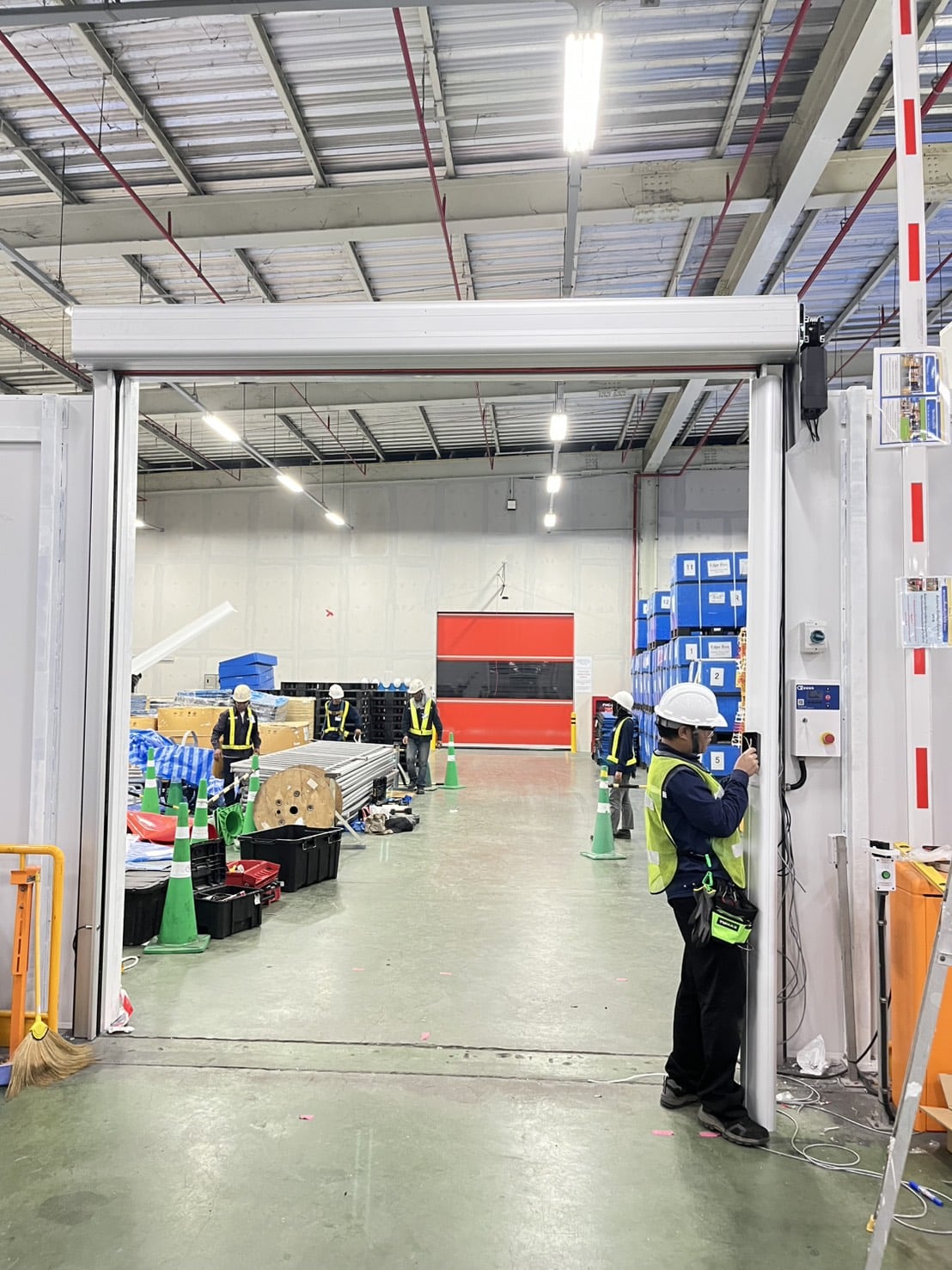 ภาพผลงานติดตั้งประตูไฮสปีด รุ่น Standard สำหรับคลังสินค้าและโลจิสติกส์ ที่ระยอง โดย OZ DOOR (15)