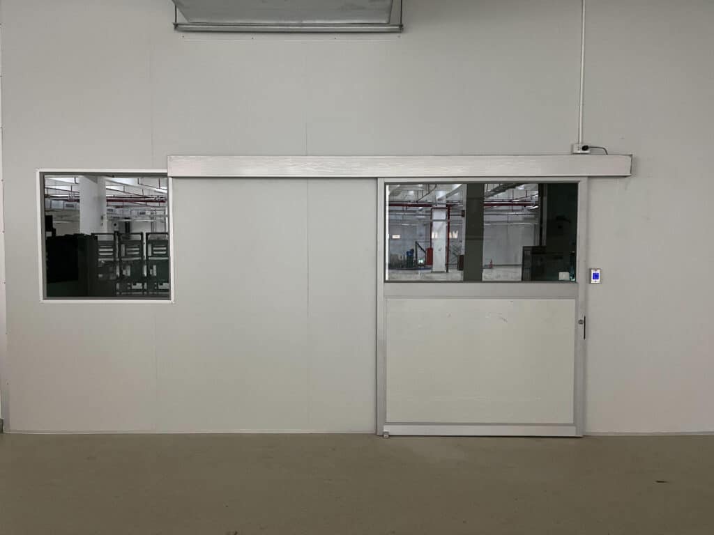 ประตูบานเลื่อนอุตสาหกรรมแบบบานเดี่ยว เลื่อนไปด้านเดียว โดย OZ Door Thailand